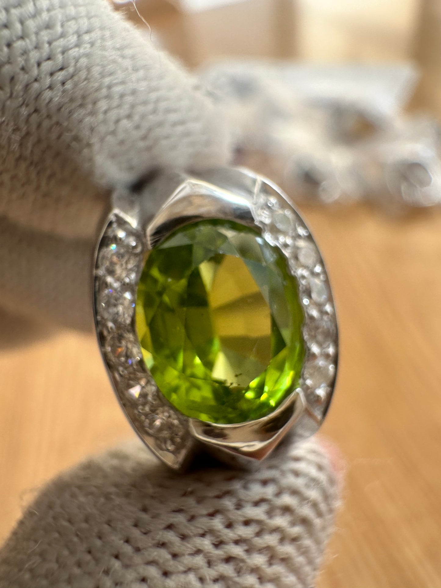 "925 Sterling Silver Peridot Ring with Cubic Zirconia Accents – August Birthstone Elegance"