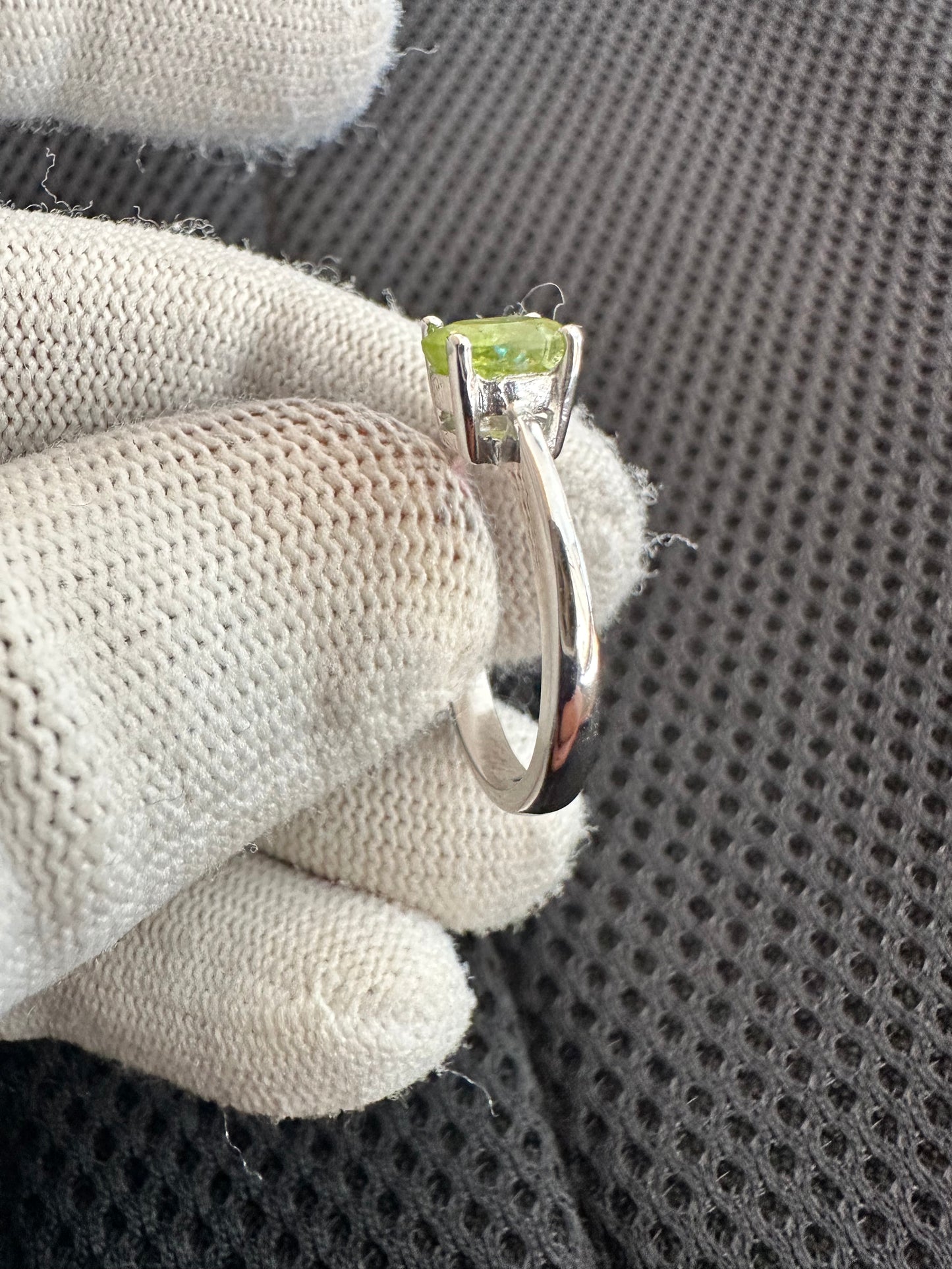 Elegant 925 Silver Ring with Yellowish Green Sapphire – September Birthstone Jewelry