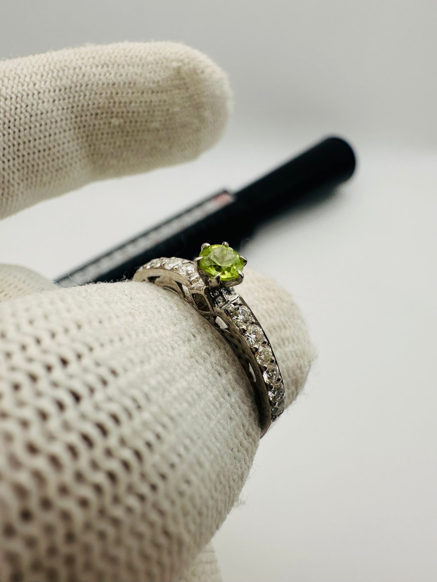August Birthstone Peridot Ring with Moissanite Accents in Rhodium-Plated 925 Silver – A Stunning Gift for Her