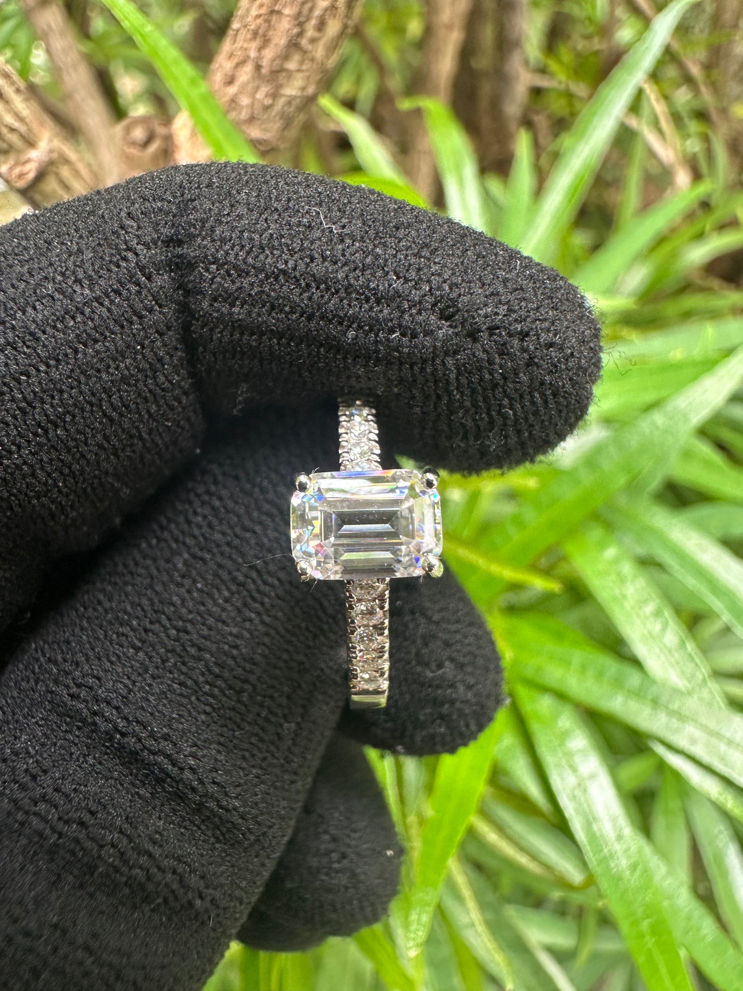 Elegant D-color moissanite engagement ring for women in 925 sterling silver, sparkling solitaire design, perfect for proposals, weddings, or special occasions.