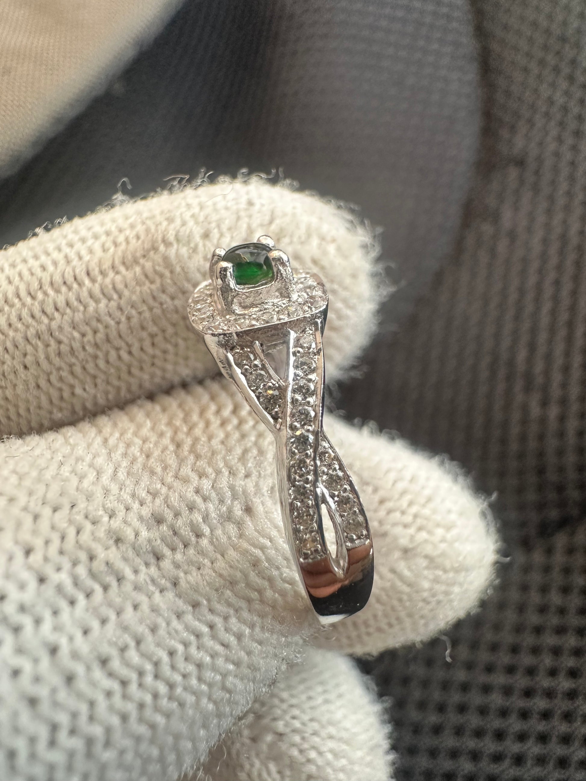 
Radiant Silver 925 Green Chrome Tourmaline Ring – October Birthstone Elegance
