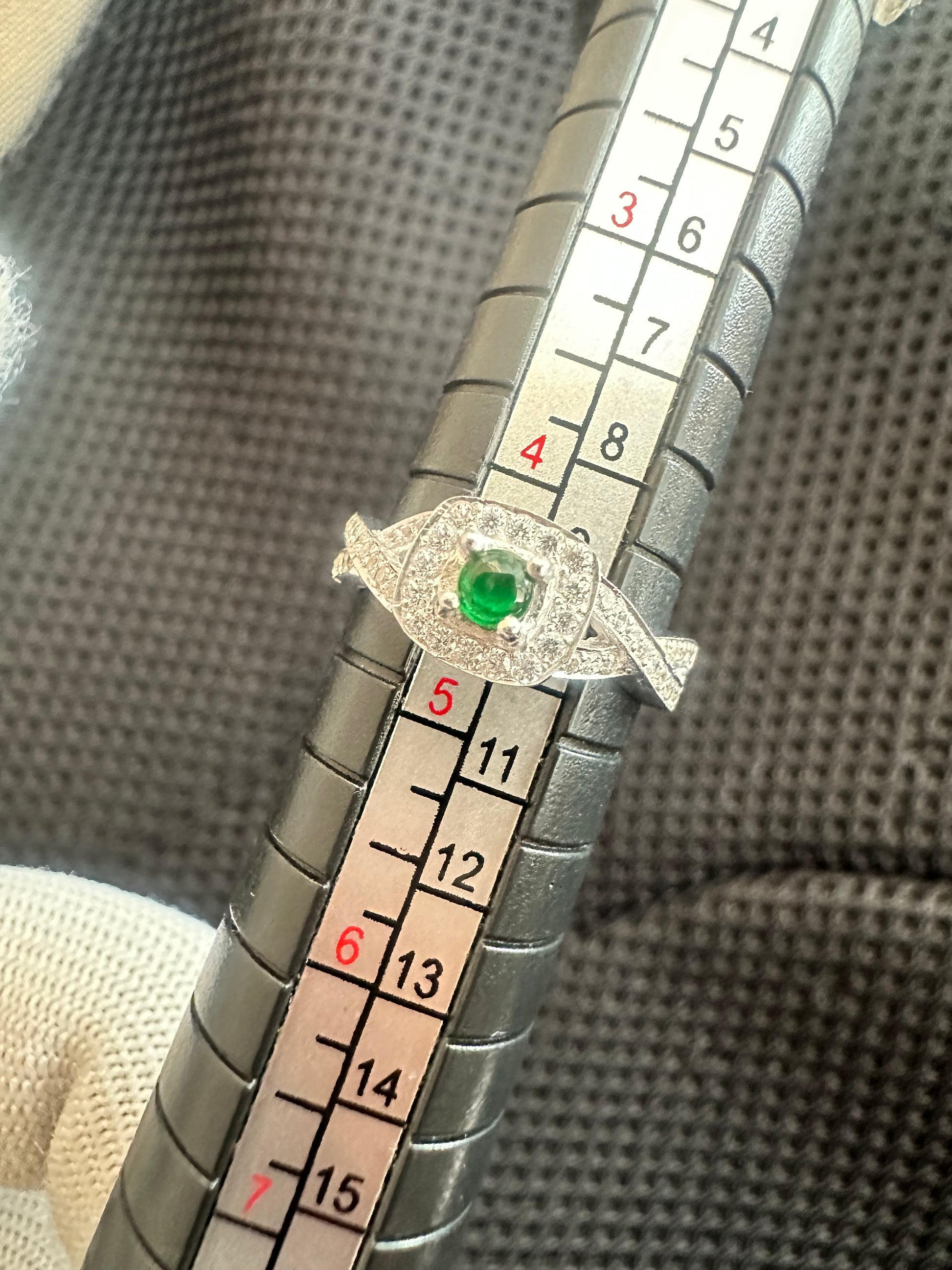 
Radiant Silver 925 Green Chrome Tourmaline Ring – October Birthstone Elegance

