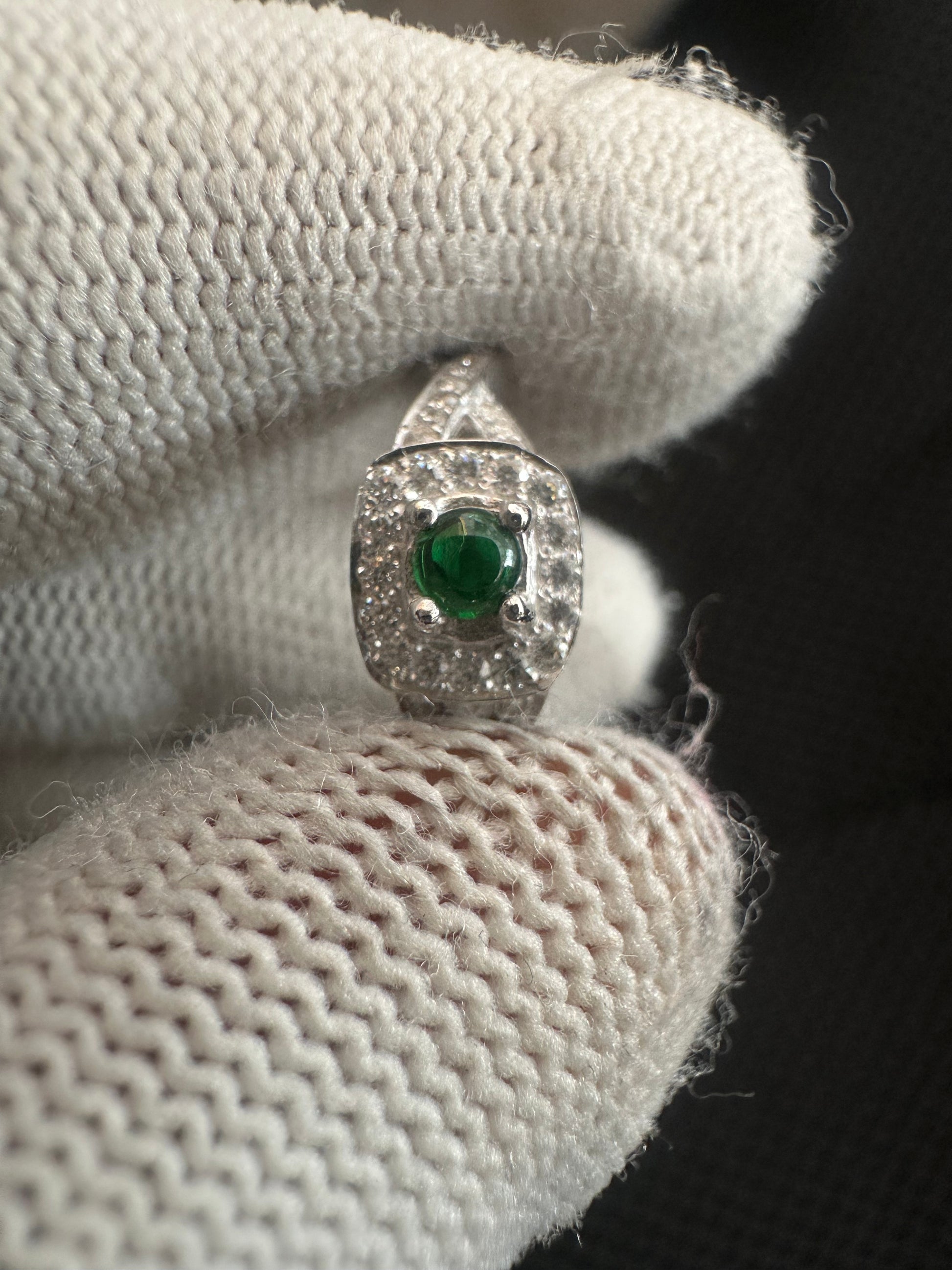 
Radiant Silver 925 Green Chrome Tourmaline Ring – October Birthstone Elegance
