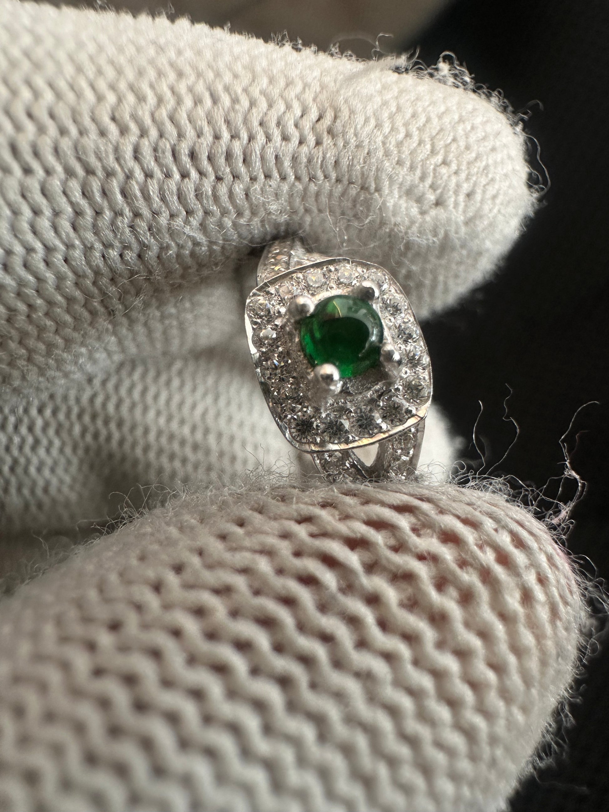 
Radiant Silver 925 Green Chrome Tourmaline Ring – October Birthstone Elegance
