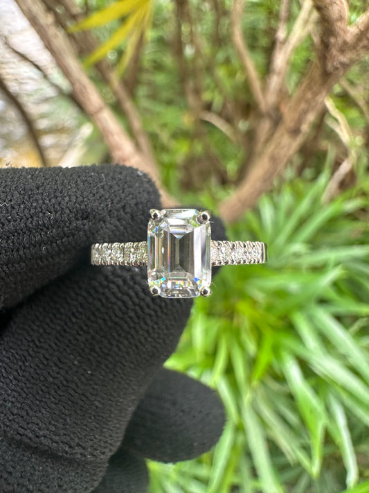 Elegant D-color moissanite engagement ring for women in 925 sterling silver, sparkling solitaire design, perfect for proposals, weddings, or special occasions.