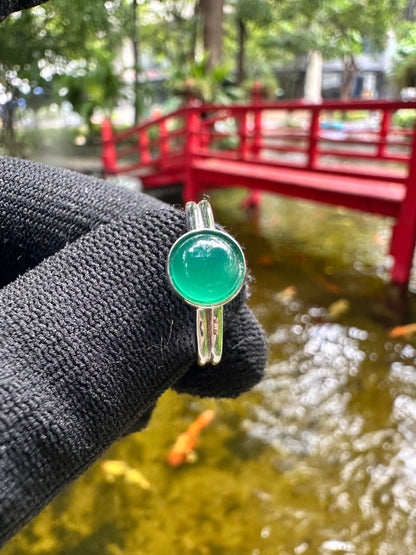 Elegant Minimalist Green Chalcedony Ring in 925 Sterling Silver June Birthstone  Healing Crystal Jewellery for Heart Chakra Balance & Inner Peace  Solitaire Natural Gemstone Fashion Ring, Perfect Gift for Her Birthday, Christmas, Anniversary