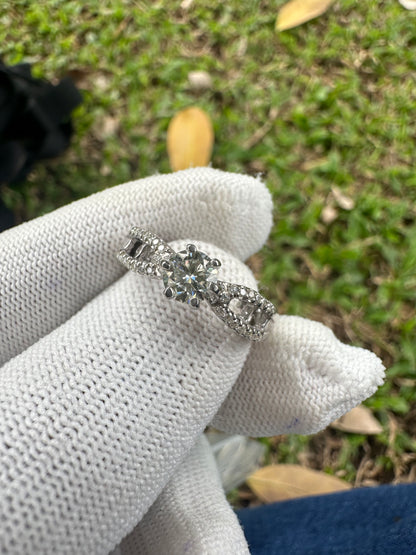 Timeless Moissanite Ring in 925 Silver Setting