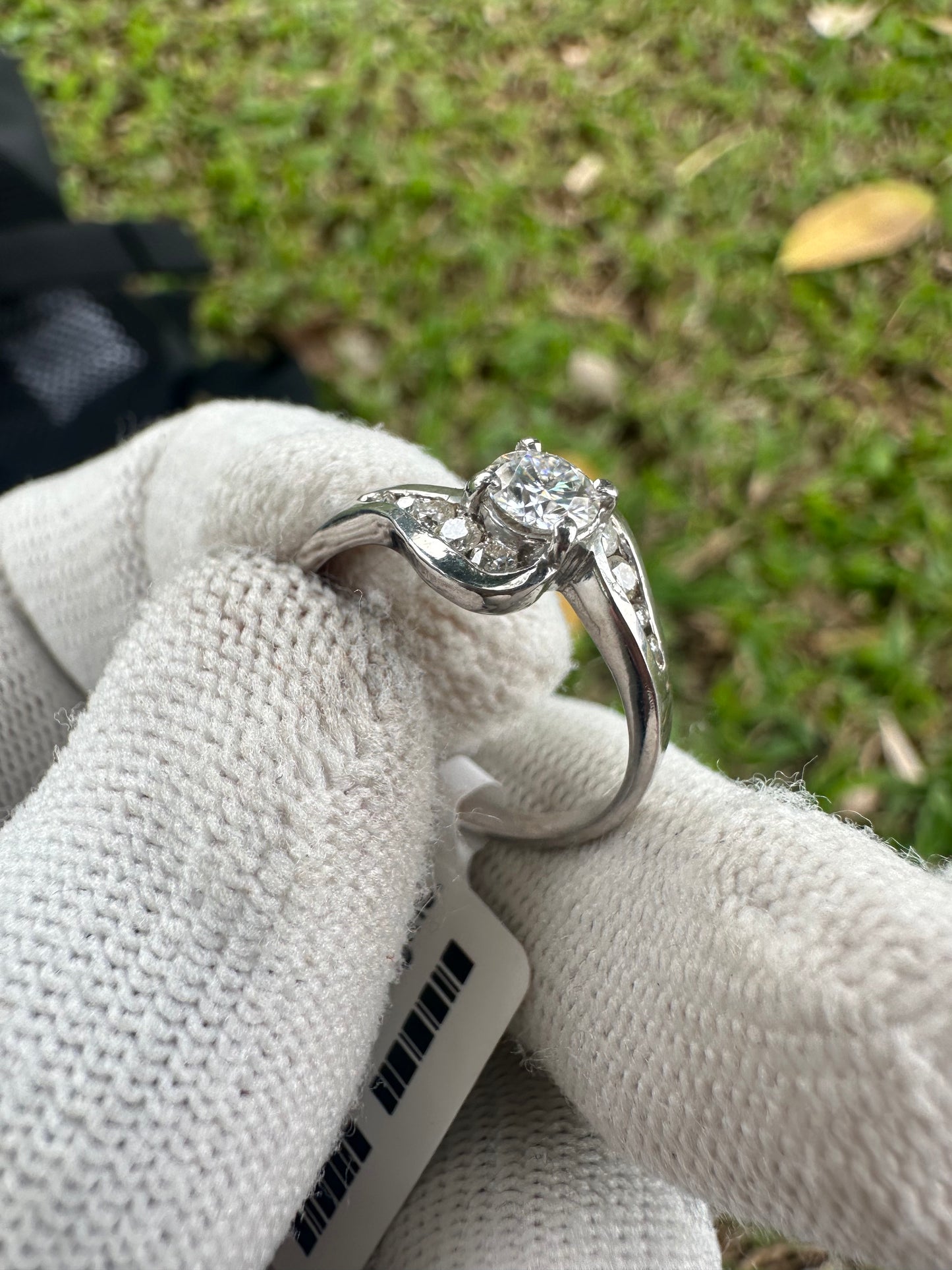 Sparkling Moissanite Ring in 925 Sterling Silver