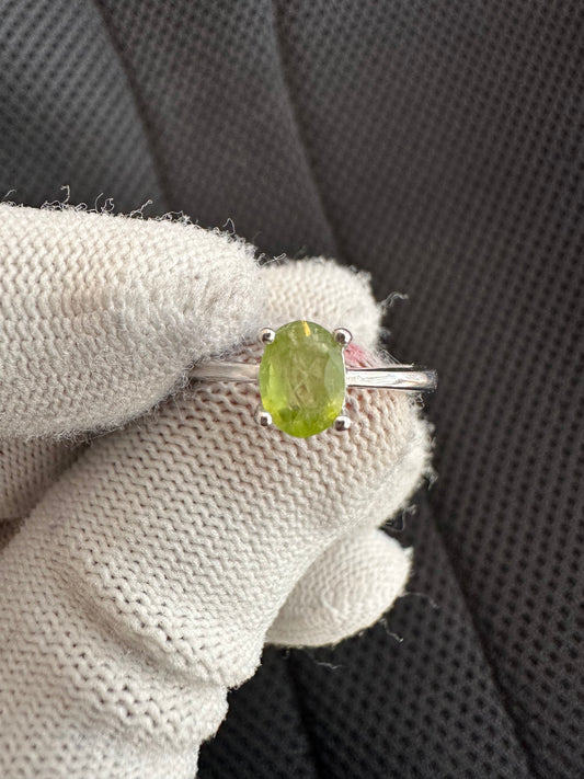 Elegant 925 Silver Ring with Yellowish Green Sapphire – September Birthstone Jewelry