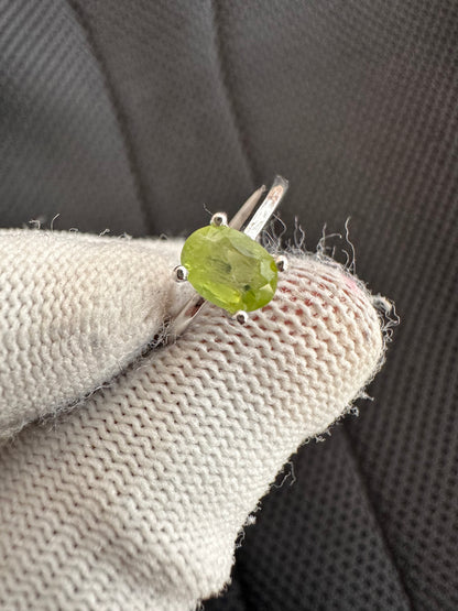 Elegant 925 Silver Ring with Yellowish Green Sapphire – September Birthstone Jewelry
