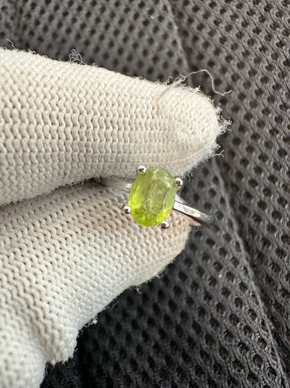 Elegant 925 Silver Ring with Yellowish Green Sapphire – September Birthstone Jewelry