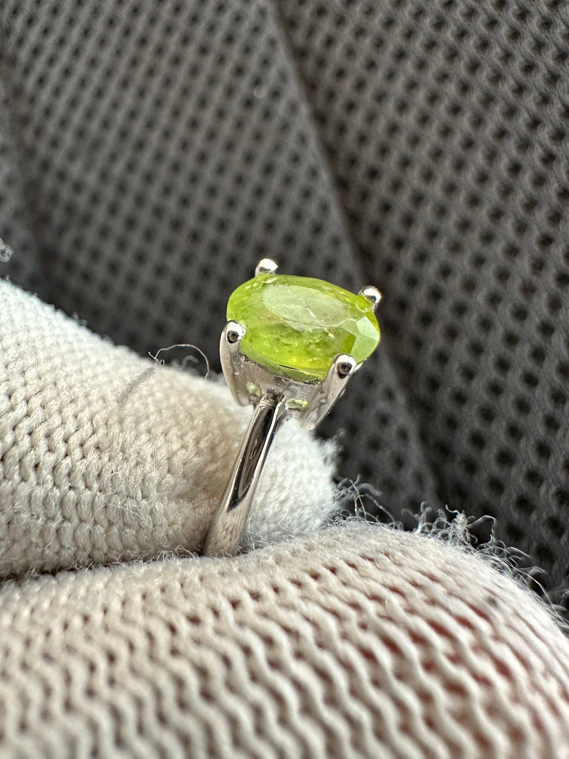 Elegant 925 Silver Ring with Yellowish Green Sapphire – September Birthstone Jewelry