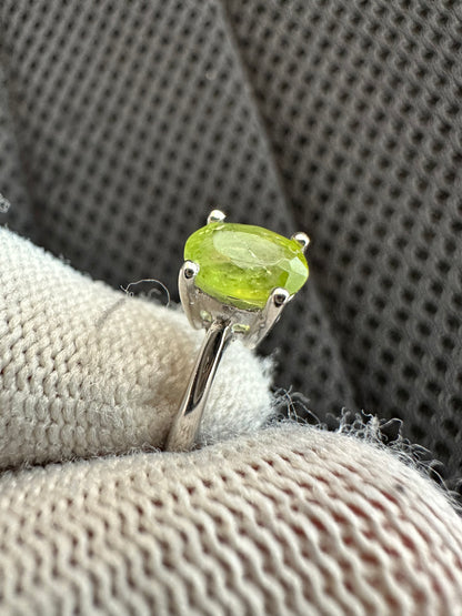 Elegant 925 Silver Ring with Yellowish Green Sapphire – September Birthstone Jewelry