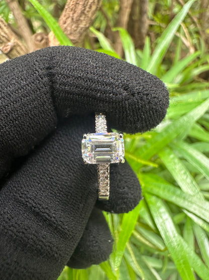 Elegant D-color moissanite engagement ring for women in 925 sterling silver, sparkling solitaire design, perfect for proposals, weddings, or special occasions.